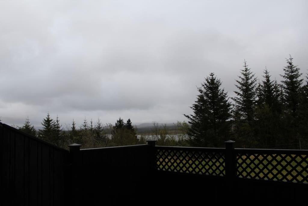 Quiet And Cozy Apartment With A Lake View Reykjavik Exterior photo